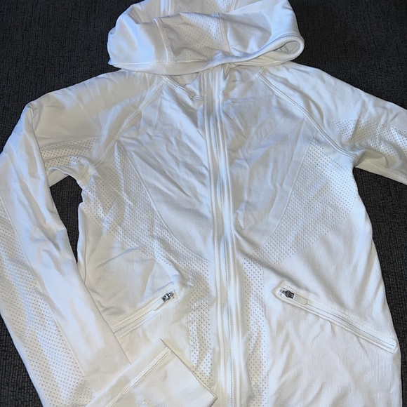 lululemon Ventilate Jacket - Picture 3 of 3